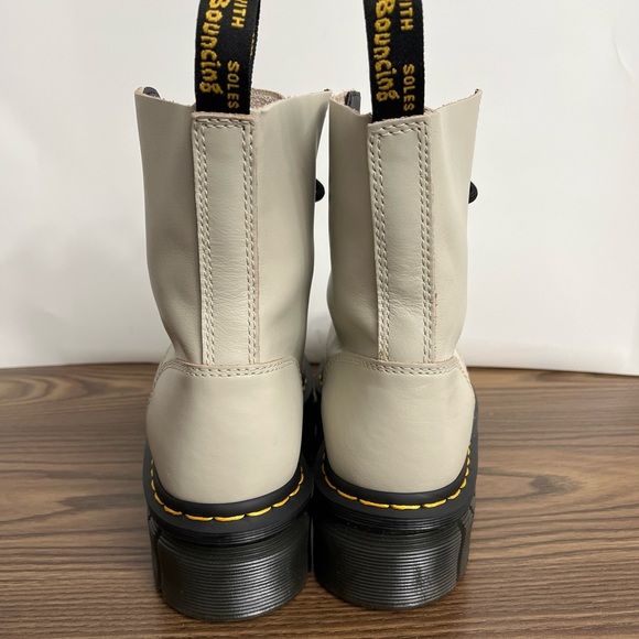 Dr. Martens  Audrick 8-Eye Boot EU 39 US 8 in Cement Platform Boots - Picture 2 of 12